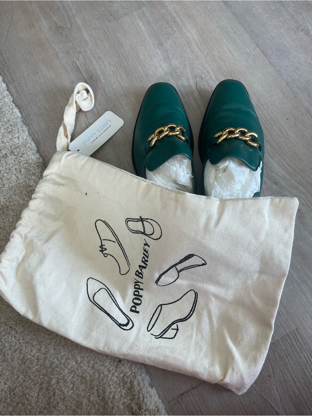 Poppy Barley Green Soft Leather Loafers with Gold Chain Detail // Size 6.5